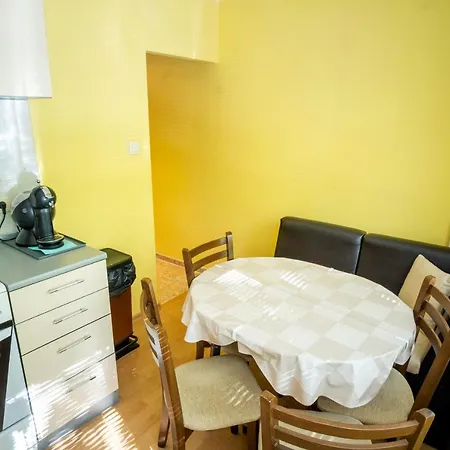 Парк Възраждане Русе Apartman *